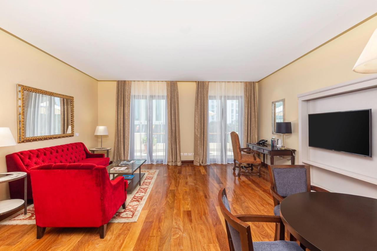 Hotel Country Club - The Leading Of The World