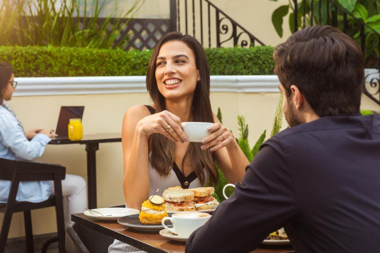 Country Club - The Leading Of The World